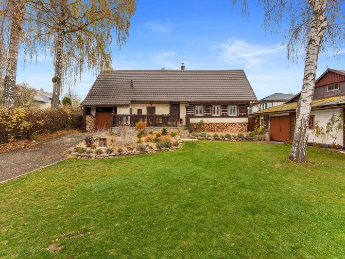 Ferienhaus für 9 Personen, mit Pool und Terrasse sowie Garten