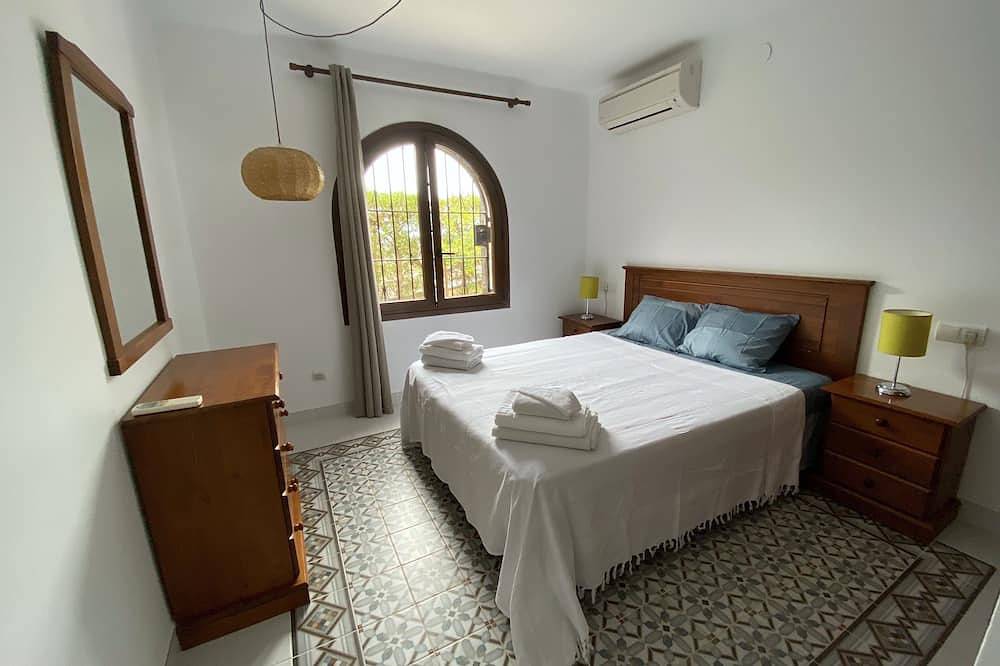 Casa Amandina - Casa con vista al mar con piscina compartida y cancha de tenis in L' Estartit, Estartit