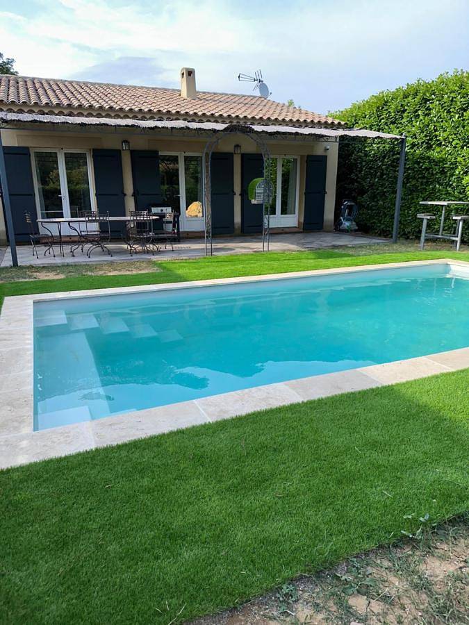 Location de vacances pour 4 personnes, avec vue ainsi que piscine et jardin à Auriol - 3