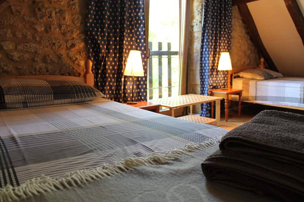 Charming Individual cottage\" La Petite Grange\" for maximum 4 people in Puybrun, Lot