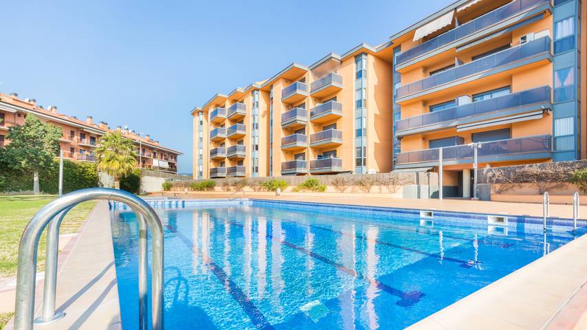 Apartamento de vacaciones para 4 personas, con terraza además de piscina y jardín - 1