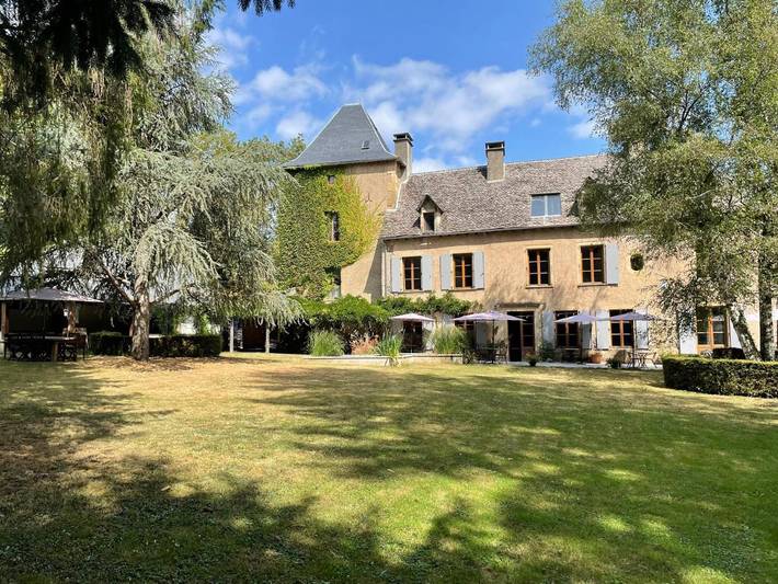 Chambre d’hôte pour 3 personnes, avec vue et terrasse ainsi que piscine et jardin