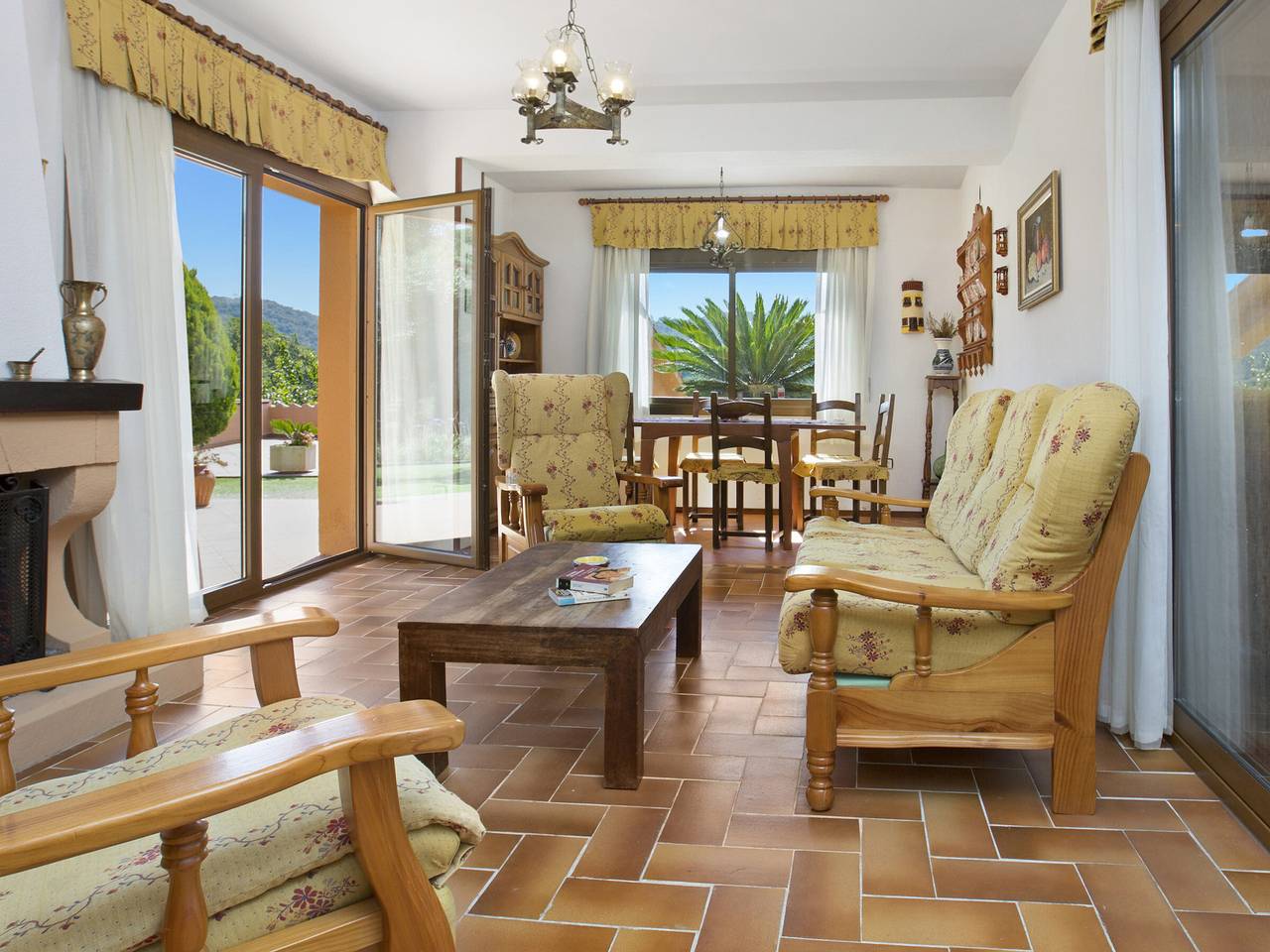 Villa rustique à Lloret de Mar pour 12 pers avec piscine privée, internet et terrasses ombragées in Vidreres, Costa Brava