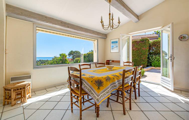 Location de vacances pour 8 personnes, avec jardin et terrasse, animaux acceptés dans Plage Du Grand Boucharel Saint Aygulf - 4