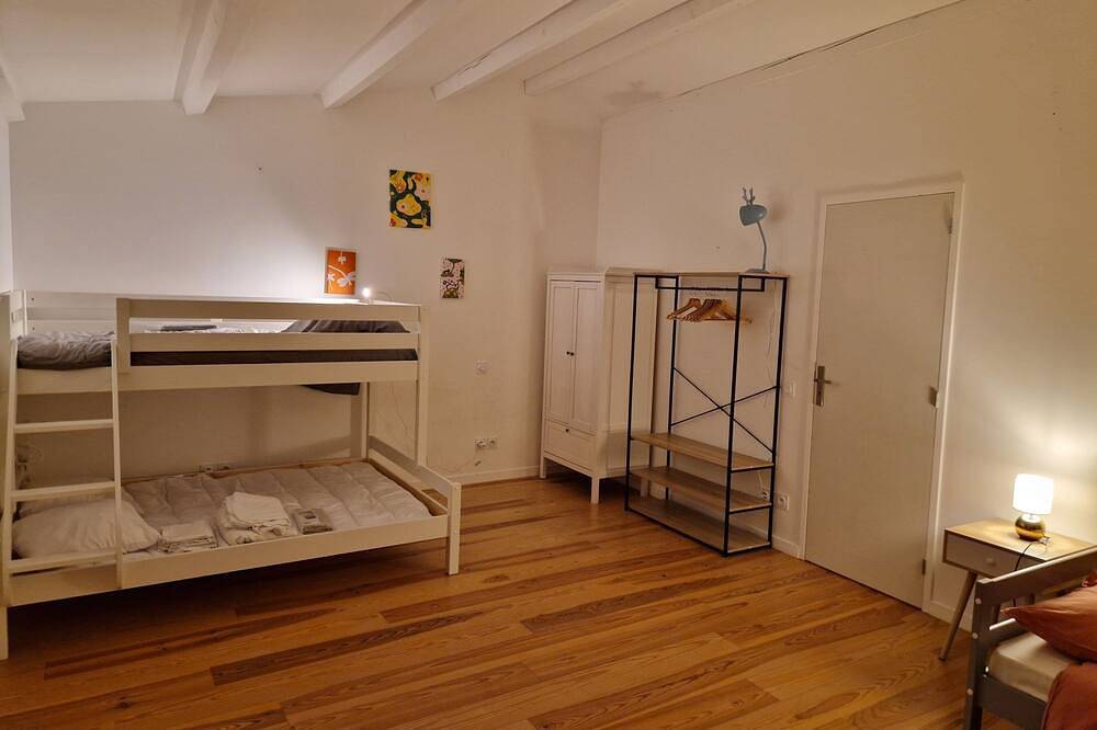 Maison Jade, Wifi, Sleeps 10, Terrace, Plancha, Outdoor area in La Rochelle, La Rochelle region