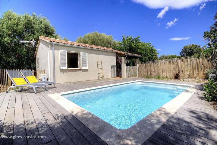Gîte pour 4 personnes, avec Terrasse et Jardin ainsi que Piscine et Vue à Ventiseri