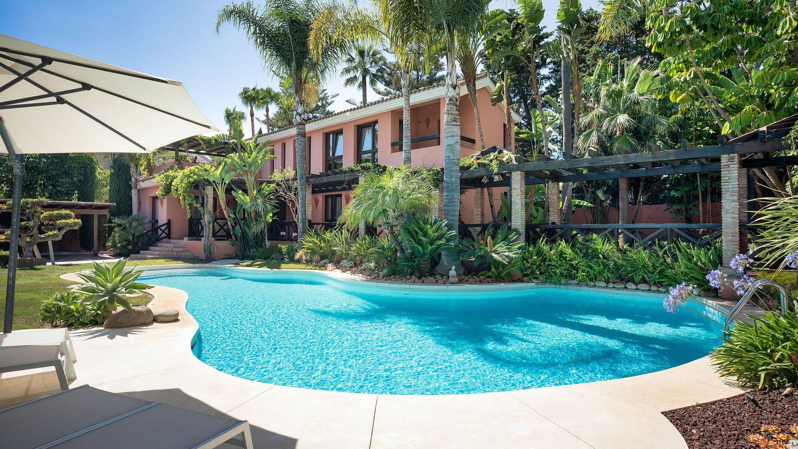 Villa Bali | Puente Romano Luxury Beach Pool in Golden Mile, Marbella