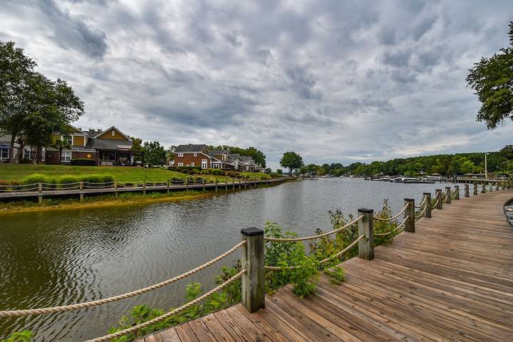 Vacation rental for 6 people, with pool and balcony in Cornelius