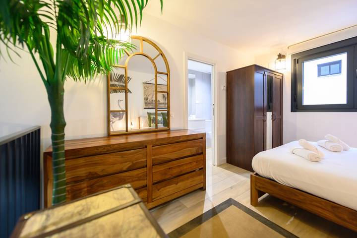Entire apartment, M Amplio y moderno Loft con terraza priv in Barajas, Madrid