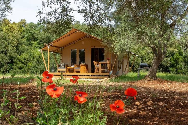 Camping per 2 persone, con Terrazza e Giardino nonché Piscina e Panorama ad Ostuni