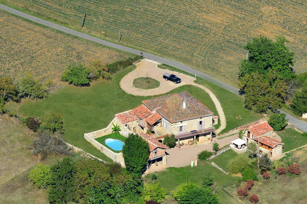 Big Estate Des Xviii. Mit Zwei Häusern Für 15 Personen in Varen, Zentralmassiv