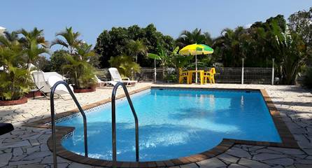Appartement de vacances pour 2 personnes, avec jardin et piscine dans DOM-TOM