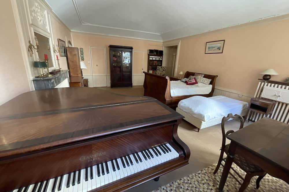 Belle maison de ville pour 12 personnes, avec piscine privée in Bourg-Saint-Andéol, Privas (arrondissement)