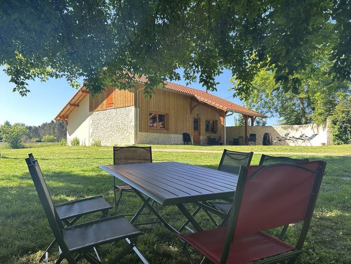 Gîte pour 6 personnes, avec Terrasse ainsi que Jardin et Vue