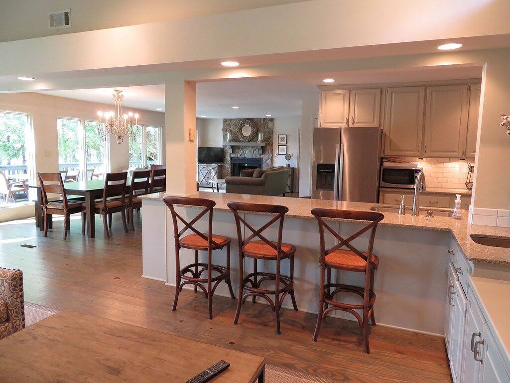 Spektakuläre 4 Br Haus am See, Private Deep Water Dock auf der Halbinsel in Lake Oconee