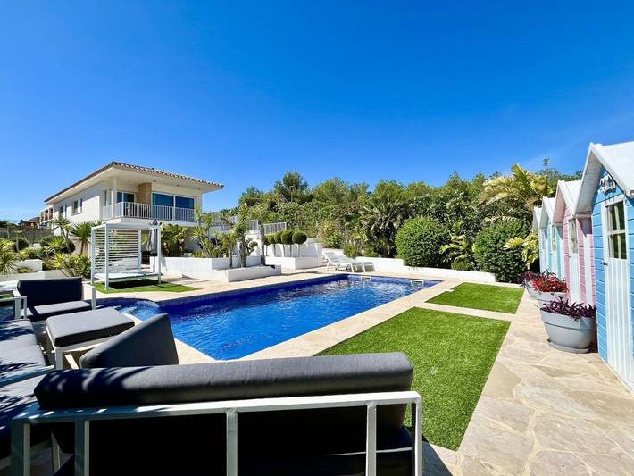 Casa rural para 12 personas, con Balcón y Terraza además de Jardín y Piscina en Perelló