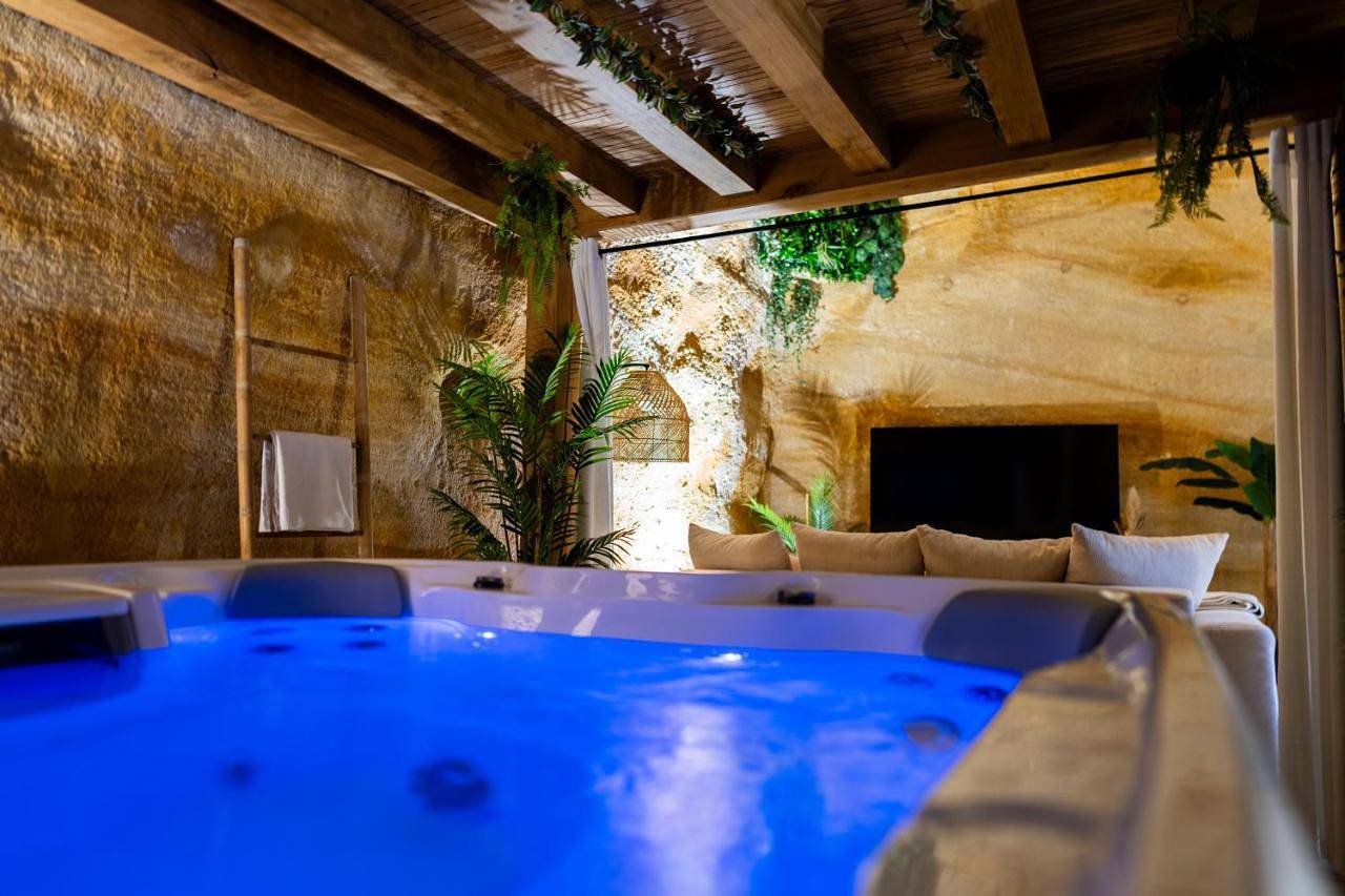 Appartement entier, Suite troglodyte & spa privé - Luxe et détente in Doué-la-Fontaine, Vallée de la Loire
