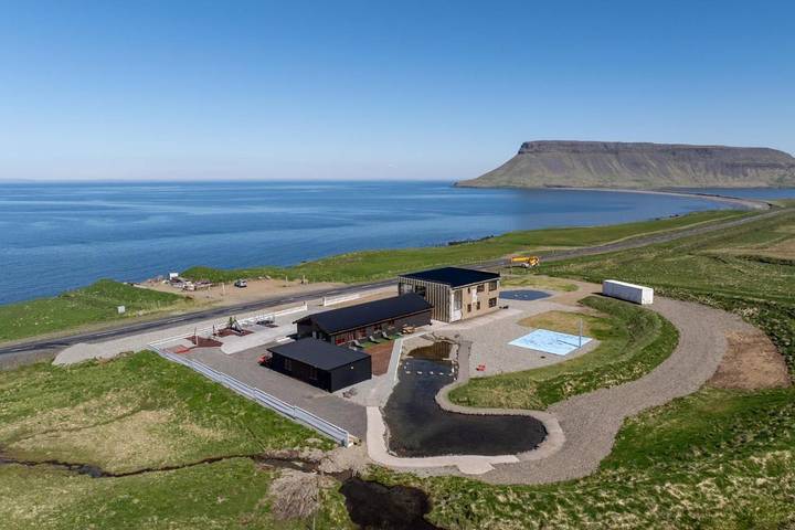 Casa rural para 8 personas, con vistas al lago además de vistas y jardín, Se admiten mascotas en Islandia