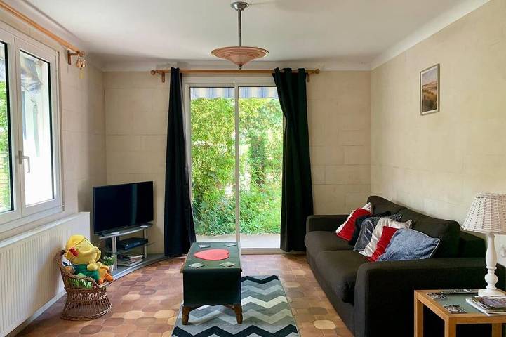 Gîte pour 6 personnes, avec piscine ainsi que jardin et terrasse à Pons - 4