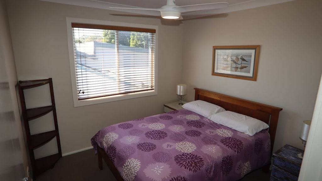 Holiday Home for 9 People in Sussex Inlet, New South Wales