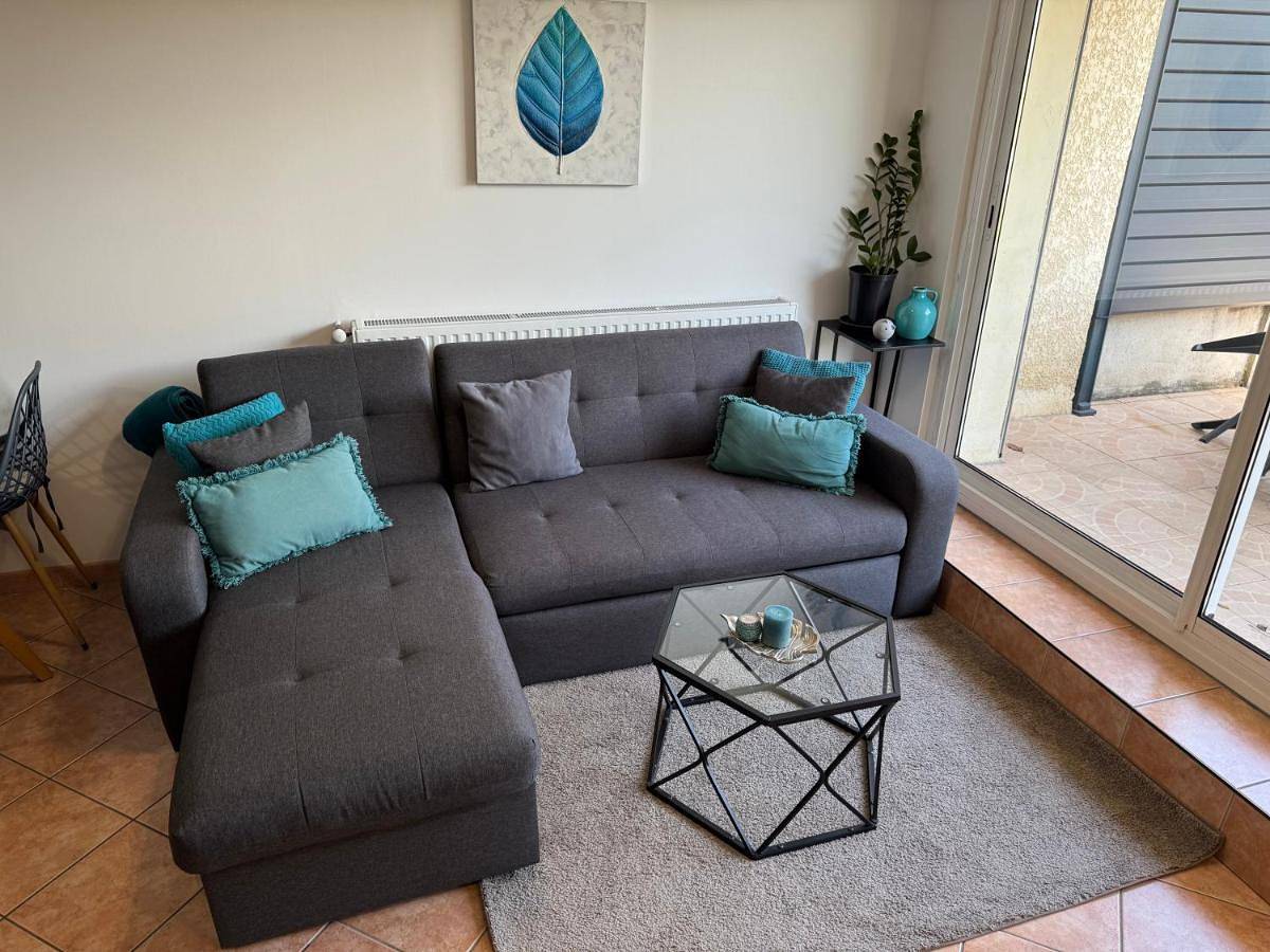 Appartement entier, One-Bedroom Apartment in Meyzieu, Lyon et ses environs