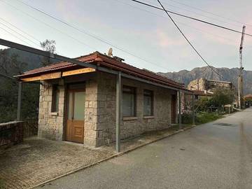 Gîte pour 6 personnes, avec vue et terrasse, animaux acceptés à Cabril