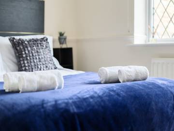 Glamping for 4 People in Chessington World of Adventures, Surrey, Photo 1