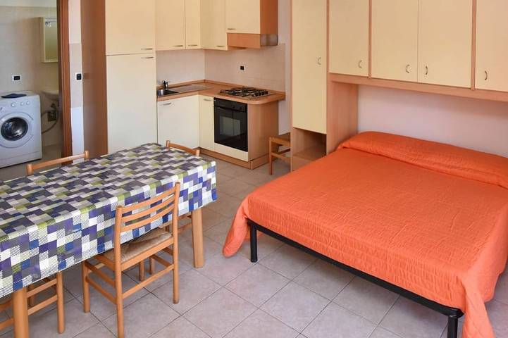 Appartement entier, Joli appartement pour 3 personnes avec Wifi, Tv, terrasse et animaux admis in Silvi, Côte Adriatique Abruzzes