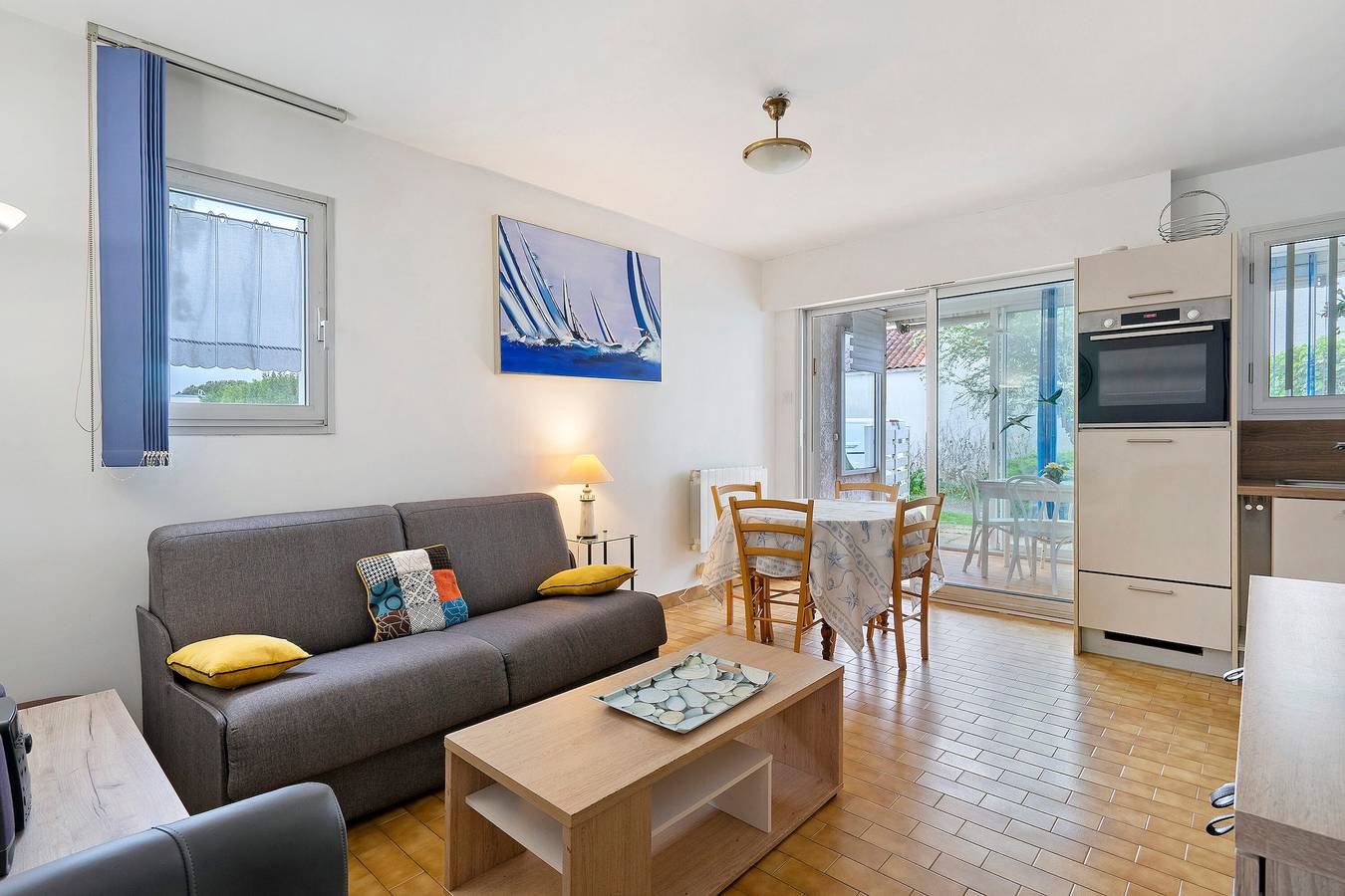Ganze Wohnung, Schöne Ferienwohnung 'Le Vent Du Large', 80 m vom Meer, umzäunter Garten, Terrasse, Wlan, privater Parkplatz in Vaux-sur-Mer, Côte de Beauté
