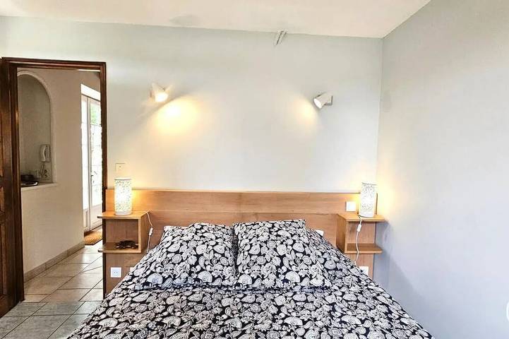 Location de vacances pour 8 personnes, avec Terrasse à Saint-Pantaléon-de-Larche - 3
