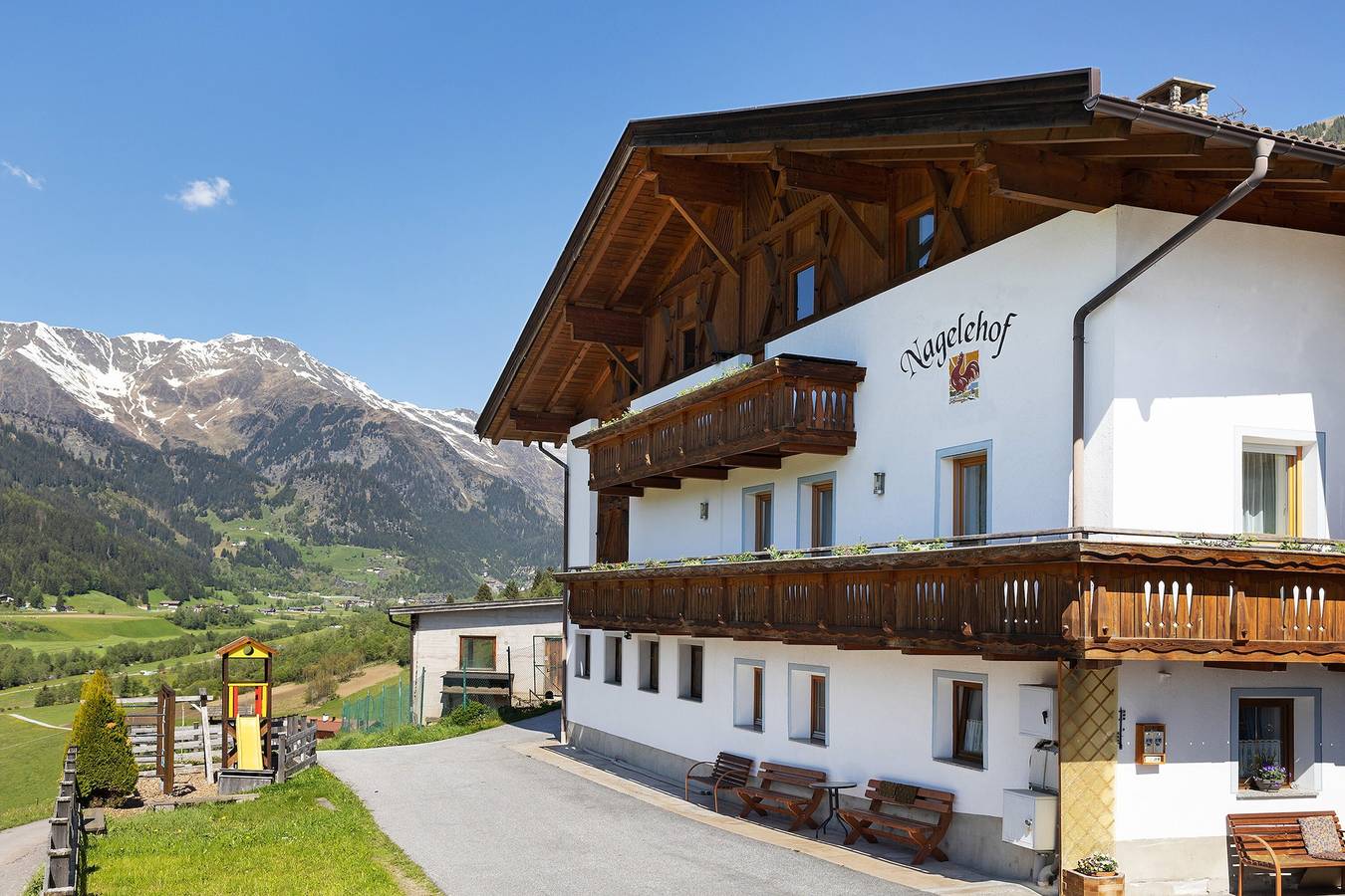 Entire apartment, Apartment 'Fichte' with Mountain View, Private Garden and Wi-Fi in Stubai Alps, Ratschings