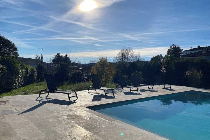 Maison de vacances pour 12 personnes, avec jardin et piscine, animaux acceptés