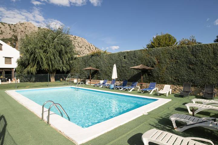 Casa rural para 14 personas, con jardín en Serranía de Ronda - 2