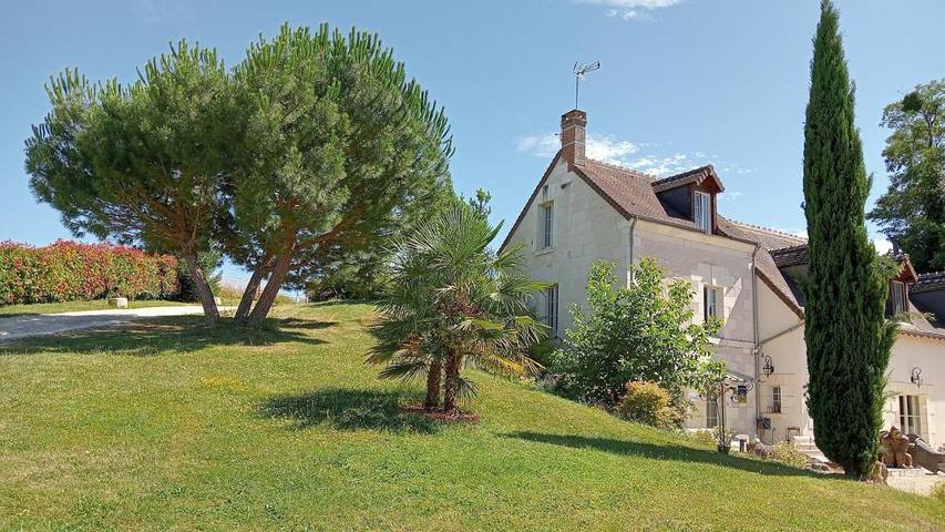 Maison d’hôte pour 3 personnes, avec Terrasse et Jacuzzi ainsi que Jardin et Vue
