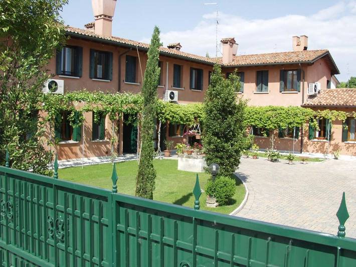 Albergo a gestione familiare per 2 persone, con giardino e panorama - 1