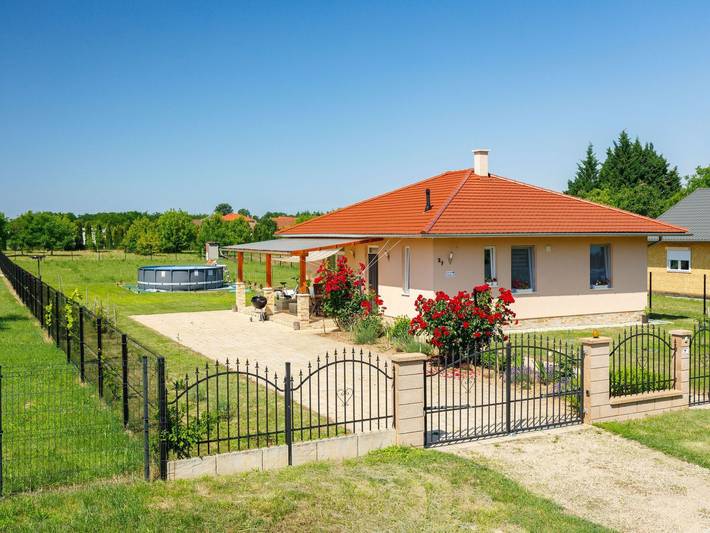 Ferienhaus für 6 Personen, mit Terrasse und Garten in Ungarn