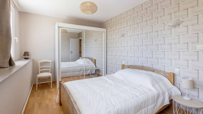 Location de vacances pour 9 personnes, avec jardin à Montaigu-la-Brisette - 3