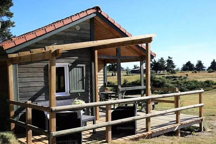 Maison de campagne pour 5 personnes, avec terrasse et piscine à Chastanier