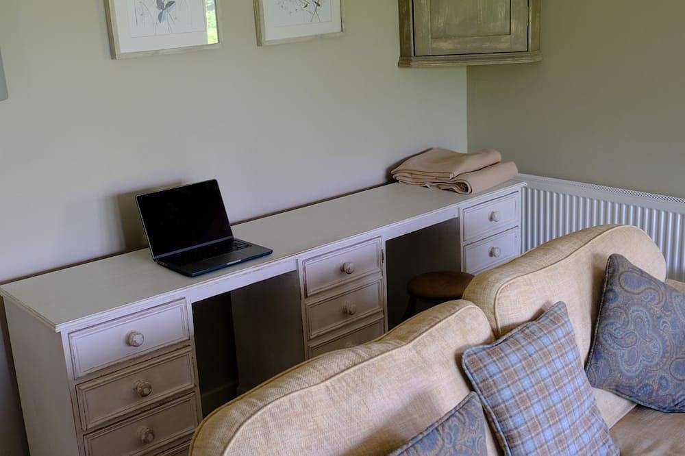 Casa de dos dormitorios en una zona tranquila con unas vistas in Heyshott, South Downs