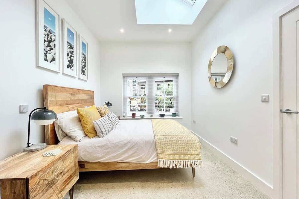 Stunning 1 Bed~ River view~ parking~central in Newlyn, Cornwall