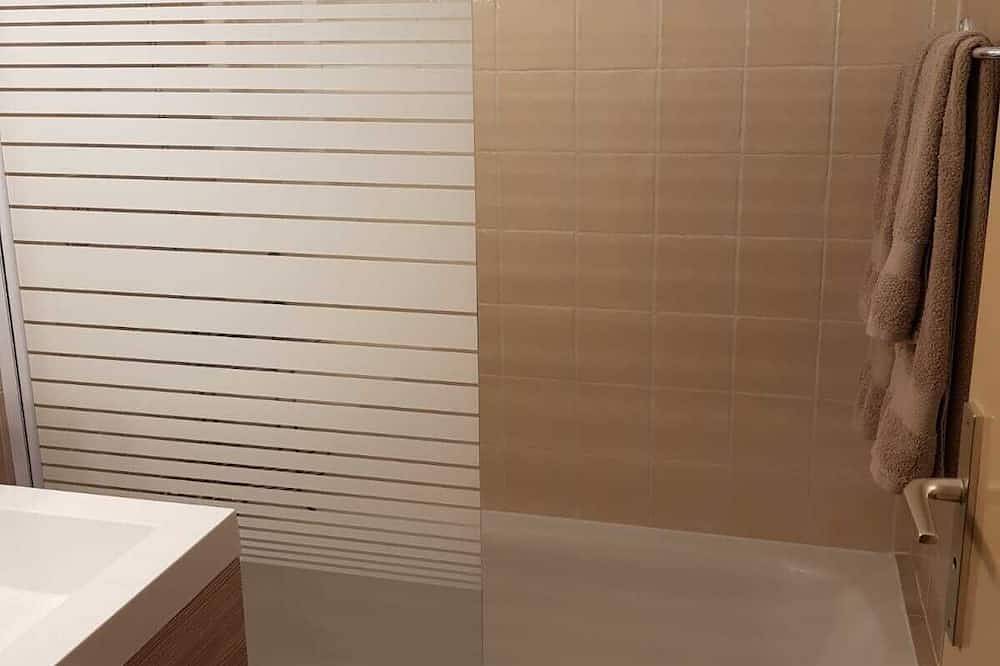 Entire apartment, Le Léman Montagne in Thollon-les-Mémises, Thonon-les-Bains region