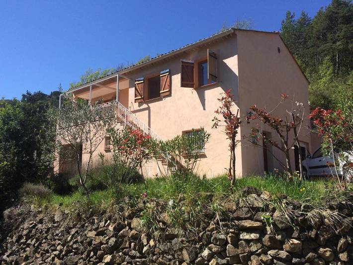 Location de vacances pour 6 personnes, avec jardin et vue à Tournefort