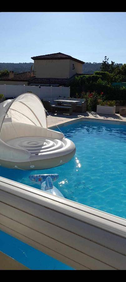 Appartement de vacances pour 3 personnes, avec jardin et piscine