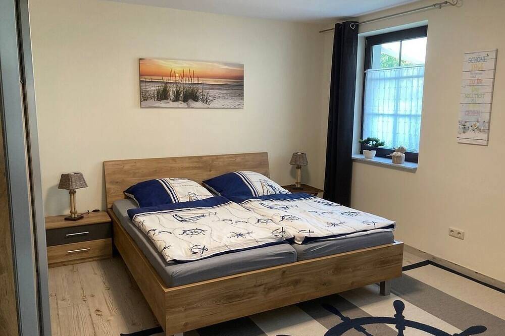 Ganze Wohnung, Großzügige Landwohnung in Nossentiner Hütte mit Terrasse und eingezäuntem Garten in Nossentiner Hütte, Naturpark Nossentiner/Schwinzer Heide