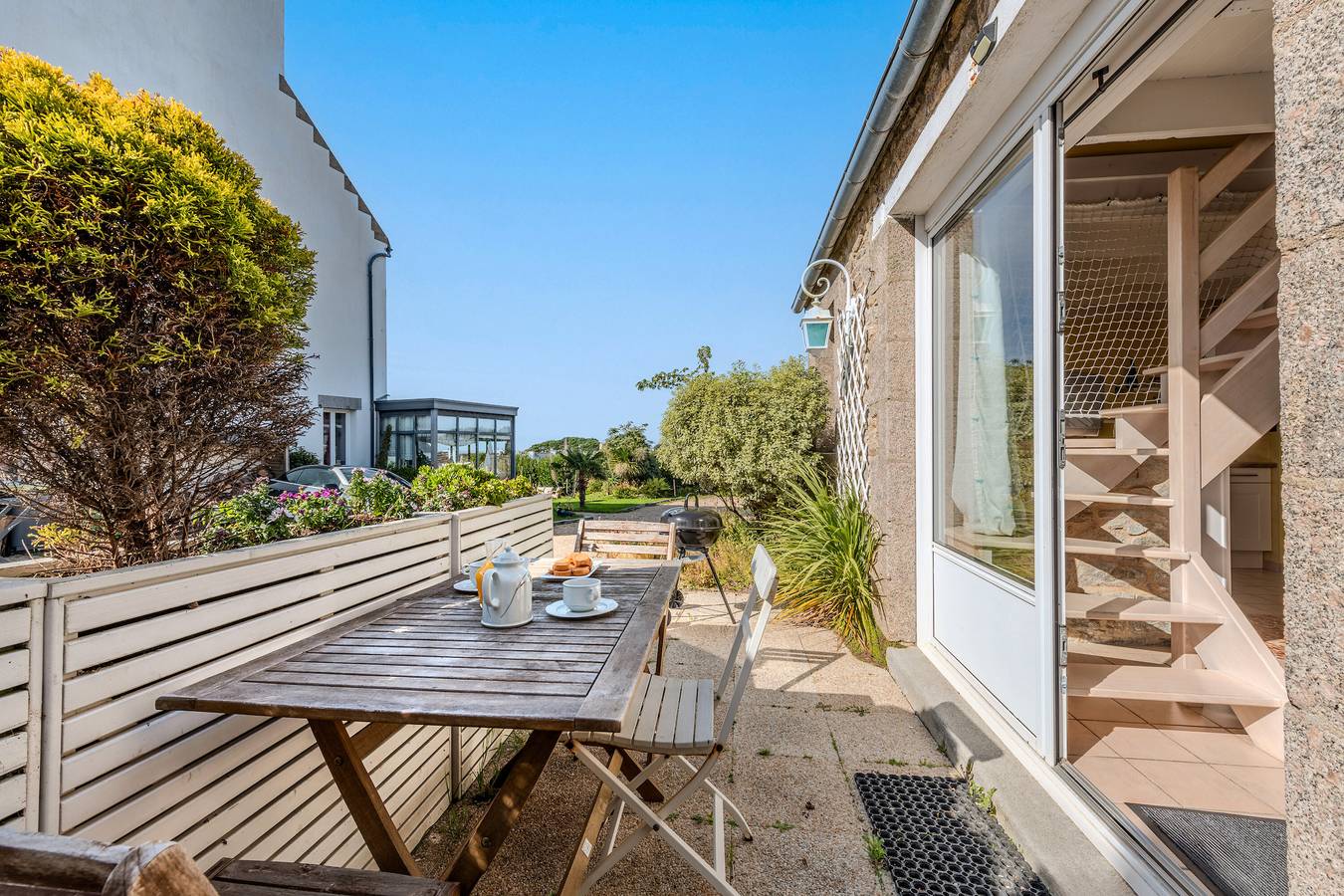 Casa Vacacional 'La Maison Du Gardien' con Vistas al Mar, Terraza Privada y Wi-Fi in Ploudalmézeau, Región de Brest