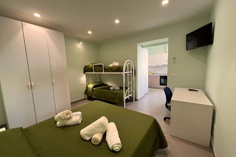 Entire apartment, Cozy and modern apartment a stone's throw from the sea in Paola, Tyrrhenian Coast Kalabria