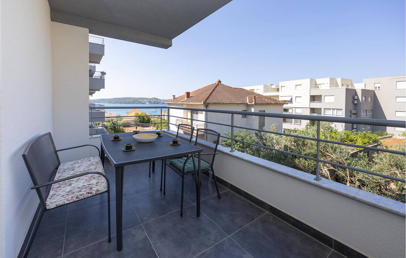 Ganze Ferienwohnung, Ferienwohnung für 5 Personen mit Terrasse in Trogir, Split-Dalmatien