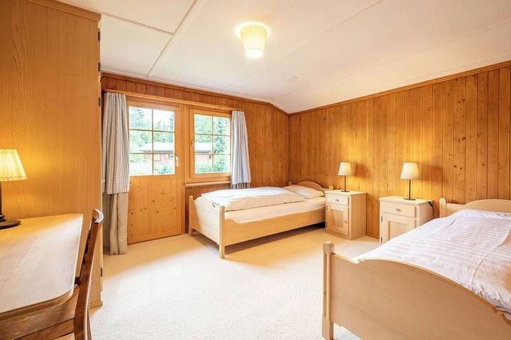 Schönes alleinstehendes Ferienhaus für 11 Personen mit  W-Lan, Tv, Balkon und Panoramablick in Flims-Dorf, Flims