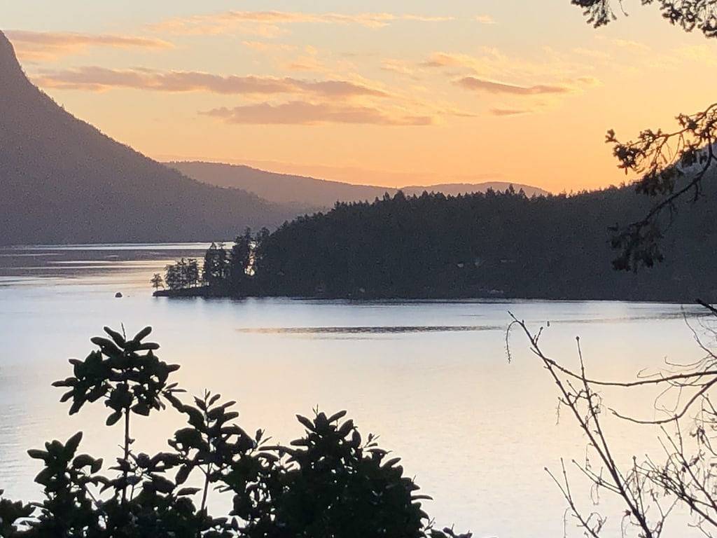 Ganze Wohnung, Oceanfront Suite with Hot Tub in North Cowichan, Cowichan Valley Regional District