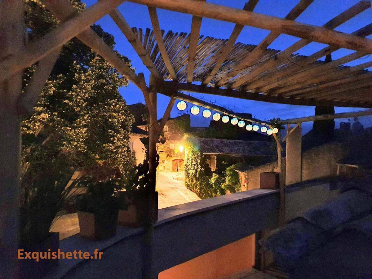L'Exquishette de Lourmarin, un nid sur les toits. in Lourmarin, Regionaler Naturpark Luberon